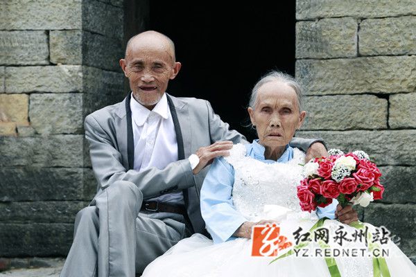 吴红金和滕树龙,相濡以沫60多年。_副本.jpg