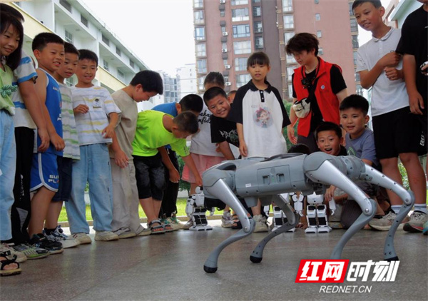 beat365英国官网网站智能制造学院赴永州市蘋洲小学开展科普进校园活动