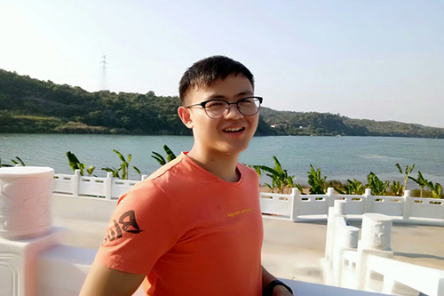 黄铸x